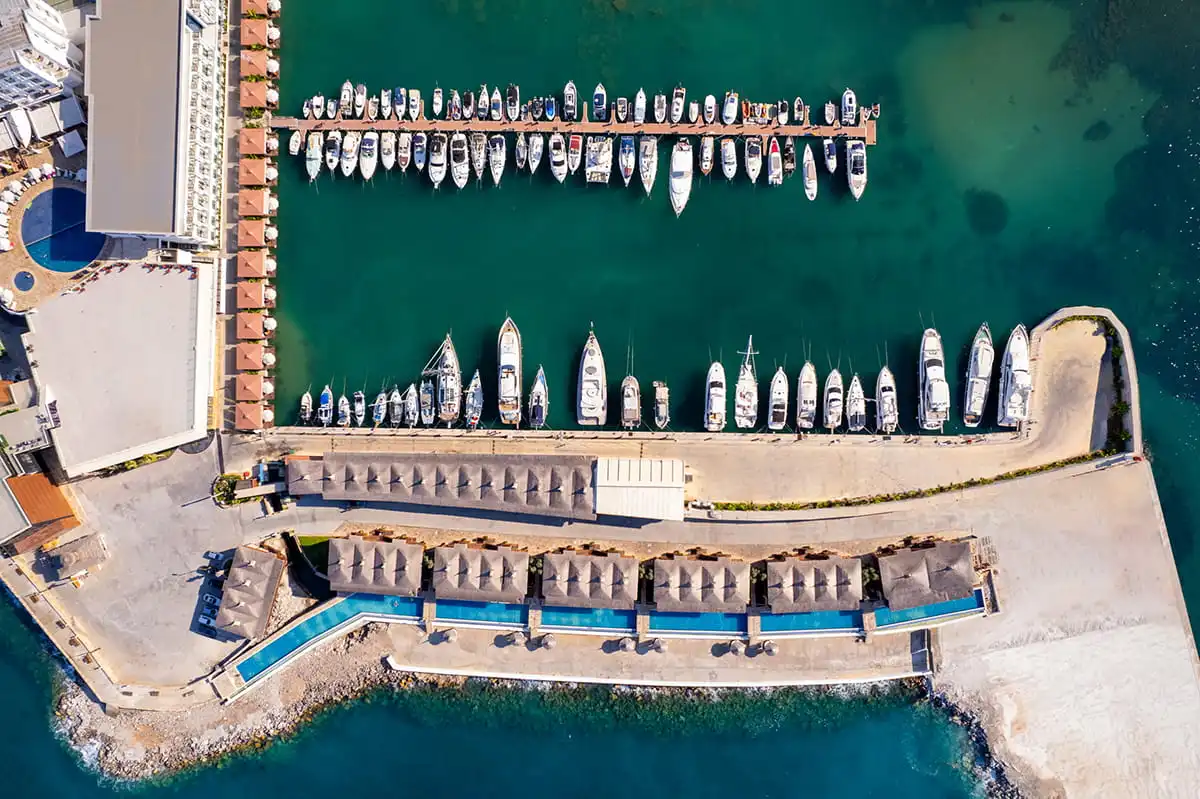 Les Ambassadeurs Hotel & Casino & Marina